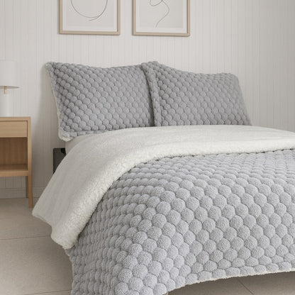 COMBO COBIJA OVEJERA GRIS SUAVE + 2 FUNDAS